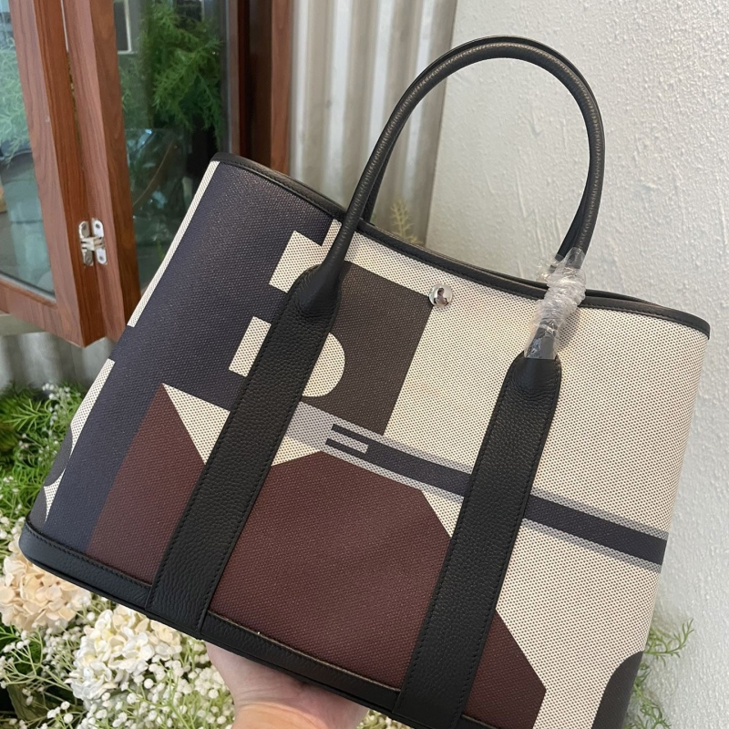 H**mes shopping bags